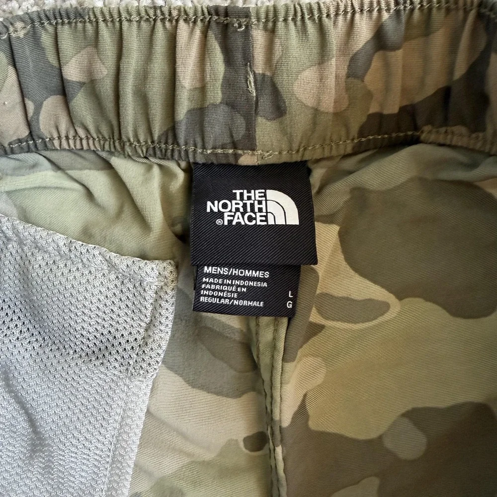 The North Face Jogger Pants Mens Large Green Camo Woven Elastic Waist Pockets